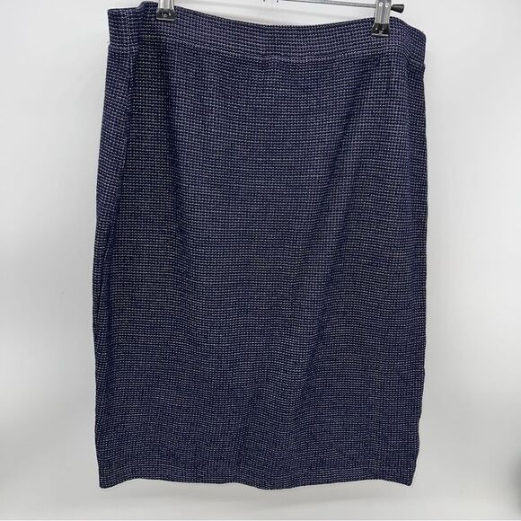 St. John Collection Knit Skirt Navy w/Slightly Metallic Threads Crossing Through - Picture 3 of 6